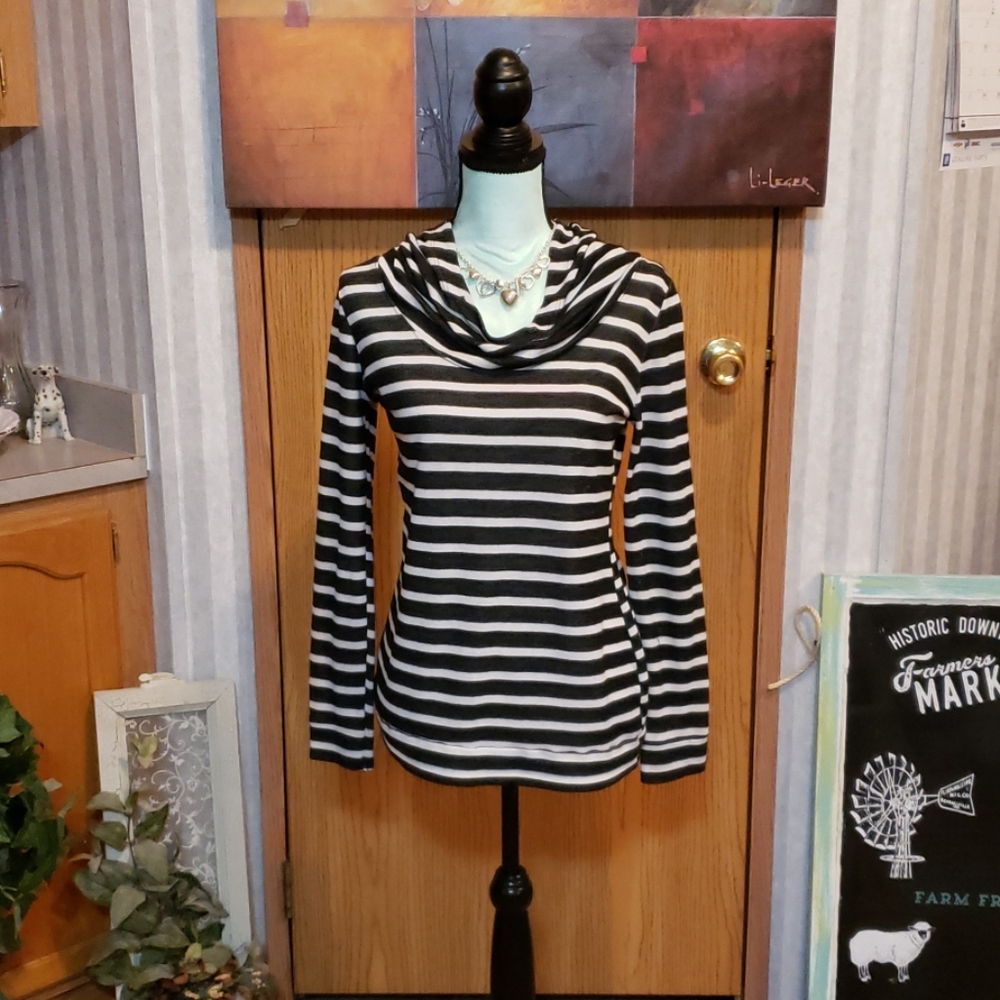 Vanity Black and White Striped Hoodie Size Small